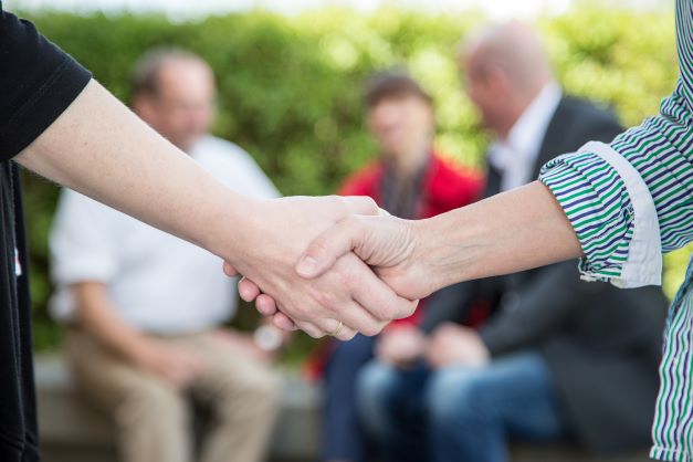 Viele Bielefelderinnen und Bielefelder engagieren sich ehrenamtlich. (Foto: Schlegelmilch)